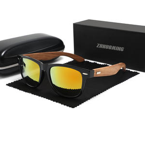 2025 gros personnalisé gravé bambou lunettes de soleil bonne qualité métal charnière lunettes de soleil classique noyer bois Temples lunettes de soleil - Product Image 3