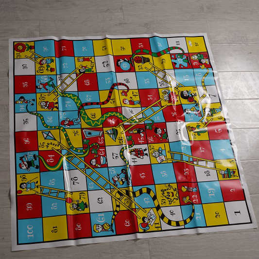 Jogo de tabuleiro snakes and ladders para atividade educacional