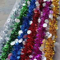 Weihnachtliche Dekorative Lametta-Girlande Großer Pompon-Band-Kranz Extra-Dichte Farbstreifen PET-Material 2m Feiertagsparty-Zubehör