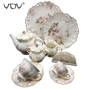 Porcelana Pote De Café de Ouro em relevo Floral Personalizado Osso Real China Moderna Nova Flor Estilo Europeu 24PCS Jogo de Chá Personalizado