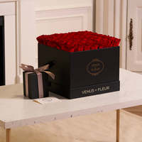 Boîte à fleurs carrée rigide élégante de marque personnalisée avec poignée en ruban, boîte cadeau en papier noir mat pour l'emballage de roses éternelles