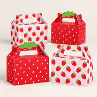 Boîte cadeau portable en papier motif fraise avec doublure en éponge et poignée de transport pour l'emballage de gâteaux, cupcakes et événements festifs