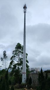 Selbsttragender Stahl-Monopol-Telekommunikationsturm, 20m <span class=keywords><strong>30m</strong></span> 40m Mobilfunk-Signalmast - Product Image 4