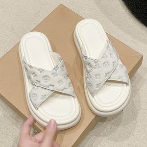 Pantuflas Suaves y Cómodas para Mujer, Sandalias de Playa de Verano, Chanclas, Pantuflas Antideslizantes para Interiores y Baño - Product Image 6