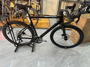 JAVA SILURO 6 Vélo de route 24 vitesses Vélo de course 24 vitesses Frein à disque hydraulique Roue de fourche en fibre de carbone Siluro6 <span class=keywords><strong>UCI</strong></span> <span class=keywords><strong>Cyclisme</strong></span> - Product Image 3