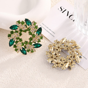 Broches de mode en alliage de zinc, motif couronne de strass et cristaux, rouge, vert, bleu, bijoux de fête, pince à foulard, forme végétale - Product Image 3