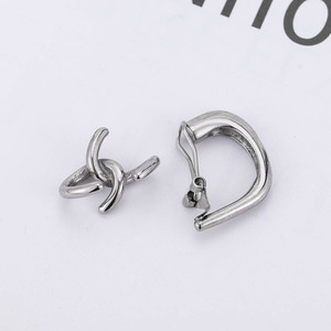 ต่างหูแบบหนีบเหล็กไทเทเนียมทรงเรขาคณิตสำหรับทุกเพศสไตล์เกาหลีแฟชั่นคลิปหนีบหูฤดูร้อนปี 2022 - Product Image 1