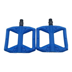 Pedales de bicicleta de montaña, plataforma antideslizante de plástico para bicicletas de montaña, accesorios coloridos para bicicletas - Product Image 5