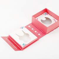 Boîte cadeau rigide rose à motifs floraux avec revêtement UV, impression offset, doublure en éponge, caractéristiques écologiques pour l'emballage de cosmétiques et de produits
