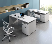 Bureau d'ordinateur moderne à plateau flottant, poste de travail pour personnel avec tiroirs verrouillables pour suite