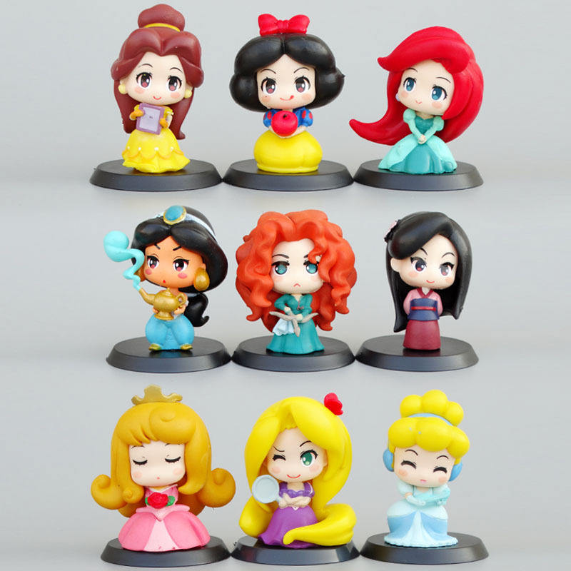 Un ensemble de 9 personnages