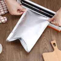 Sachets personnalisés de qualité alimentaire à trois soudures avec impression hélio et logo sur mesure pour l'emballage de snacks