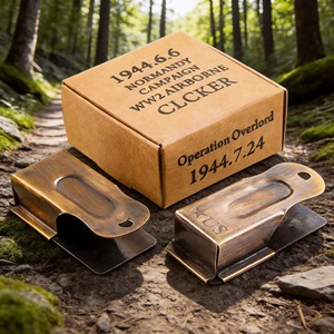 นกหวีดสัญญาณทหารพลร่มสหรัฐฯ และนกหวีดคริกเก็ต EDC ของเล่นบีบคลายเครียดที่ปลายนิ้ว สลักโลโก้ โลหะทองแดง - Product Image 6