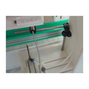 Machine de remplissage liquide automatique de remplissage de bouteilles en plastique de javel acide anticorrosif pour le moteur de haute précision en verre d'huile de boisson - Product Image 3