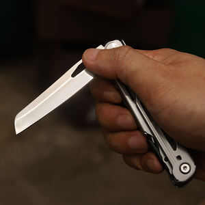 Outil multifonctionnel d'extérieur 7-en-1, couteau <span class=keywords><strong>de</strong></span> survie portable pliable en acier inoxydable, outil tactique d'urgence pour l'extérieur avec brise-vitre - Product Image 4