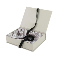 Boîtes à perruques en papier magnétique noir recyclables de qualité supérieure, emballage de luxe en satin pour envoi postal, emballage personnalisé avec logo pour extensions de cheveux