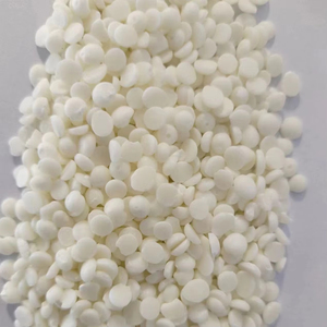 Vente en gros de flocons de cire de soja pure simples faits à la main faciles à utiliser utilisés pour les bougies de vacances pratiques et écologiques - Product Image 1