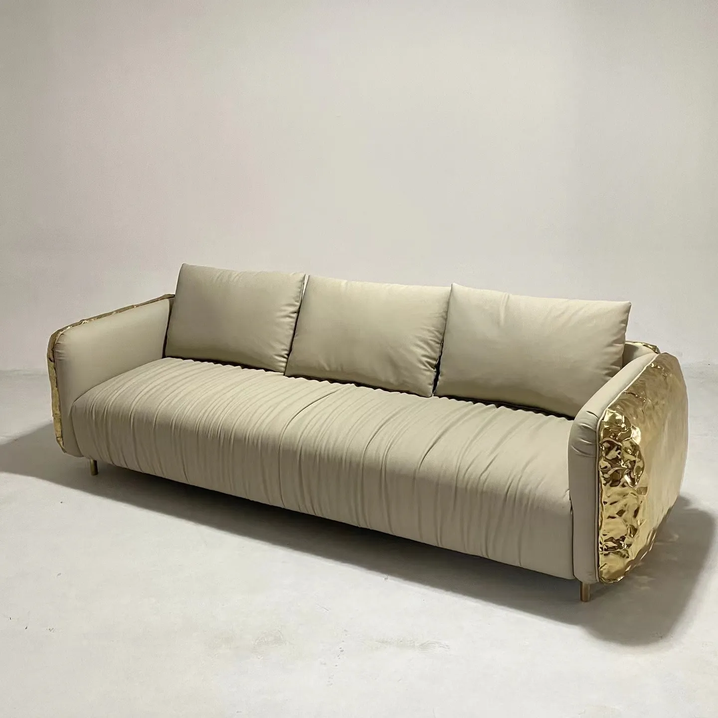Hotel Villa Modern Velvet Sofa Set Möbel Luxus Gold Aluminium Backing 3-Sitzer Beige Velvet Sofa Couch
