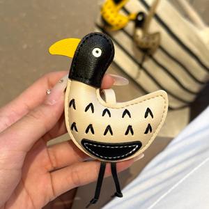 Su <span class=keywords><strong>Yinyin</strong></span> pato hecho a mano PU bolsa colgante especial espejo retrovisor adorno colgante para Richer Together nicho accesorio - Product Image 1