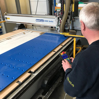 UHMWPE résistant à l'usure produit de coupe personnalisé UHMWPE feuille/tige/conseil/tuyau/plaque/bande/rail de guidage/Base de snowboard/pièce CNC