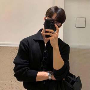 แจ็กเก็ตคาร์ดิแกนผ้าโพลีเอสเตอร์กันลื่นสำหรับผู้ชาย, เสื้อแจ็คเก็ตคาร์ดิแกนแฟชั่นสไตล์เกาหลีปกหลวมดีไซน์แบบถัก - Product Image 2