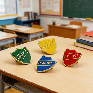 Épingles personnalisées en forme de bouclier d'honneur, badges en métal émaillé classiques pour membre du conseil d'étudiants, préfet, <span class=keywords><strong>capitaine</strong></span>, école, pour l'identification sur uniforme - Product Image 5