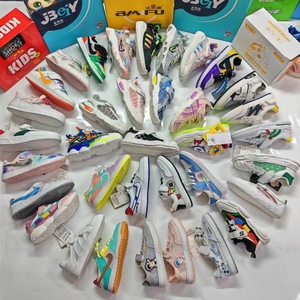 Chaussures d'occasion 2026 XW à prix de liquidation, en stock, excellent état A+, haute qualité, couleurs et tailles variées en balles, provenance Chine/GUA - Product Image 6