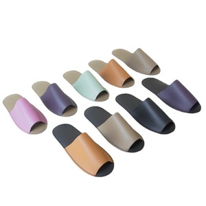 Vente en gros de pantoufles minimalistes en cuir PU de style japonais et coréen pour hôtels, maisons d'hôtes, maisons et accueil d'invités - Product Image 5