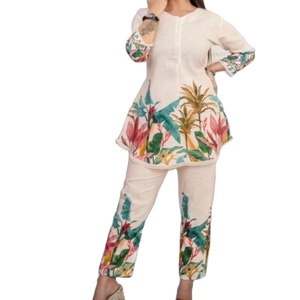 Tissu de qualité supérieure, élégant, finition lin doux, pour vêtements féminins, polyester, imprimé numérique, 100% polyester. - Product Image 1