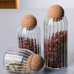 Barattolo di vetro a righe ermetico Trio con coperchi a sfera in sughero perfetto per l'organizzazione di spezie e prodotti secchi - Product Image 1