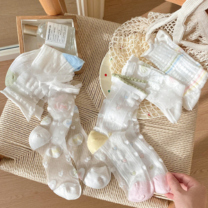 Chaussettes transparentes en maille blanche pour femmes avec motif cœur pastel et nœud, volants et fronces, idéales pour l'été - Product Image 4