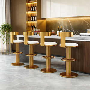<span class=keywords><strong>Tabouret</strong></span> <span class=keywords><strong>de</strong></span> <span class=keywords><strong>bar</strong></span> <span class=keywords><strong>de</strong></span> luxe moderne en velours <span class=keywords><strong>blanc</strong></span> avec base en métal doré cannelé <span class=keywords><strong>et</strong></span> dossier bas pour salon, vente en gros - Product Image 5