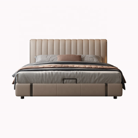 Luxuriöses Bett im Italienischen Stil aus Echtem Leder, Modernes Schlafzimmermöbel, Kingsize Polsterbett mit Metallakzenten