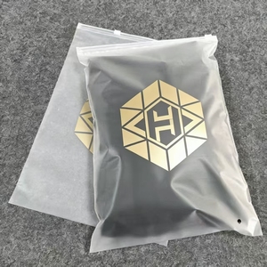 Sacs en plastique PE mats givrés avec logo personnalisé, fermeture éclair refermable, sacs <span class=keywords><strong>d</strong></span>'emballage recyclables pour vêtements, t-shirts, sous-vêtements - Product Image 1