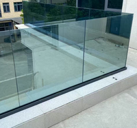 Système de garde-corps en verre à canal en U fixé en surface, garde-corps en verre moderne pour escalier de villa