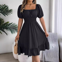Robe Trapèze Courte à Manches Courtes Col Carré Unie Ceinturée à Volants, Collection Printemps-Été Très Vendue pour Femme