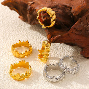 Anillo Irregular de Estilo Europeo y Americano, Superventas Transfronterizo, con Diseño de Llama Pequeña, Chapado en Acero de Titanio y Oro de 18k, a la Moda - Product Image 3