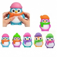 Juguete de pingüino de Navidad para apretar, de TPR, con bufanda y gorro, juguete blandito de pingüino de rebote lento, juguete sensorial antiestrés, decoraciones de escritorio