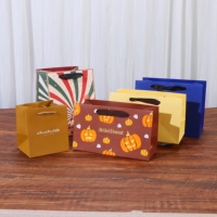 Sacs cadeaux en papier carton blanc miniatures personnalisés avec logo imprimé, design personnalisé, certifiés FSC, emballages cadeaux artisanaux