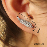 Kadınlar için Tüy Yaprak Küpe, 6mm, Altın Kaplama Pirinç Zarif Minimalist, Beyaz Altın ve Altın