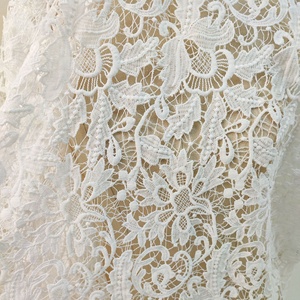 Nouveau <span class=keywords><strong>Soluble</strong></span> dans l'eau lait soie fleur feuille pleine largeur creux dentelle broderie couleur Pure tissu belle robe de mariée blanche tissu - Product Image 5