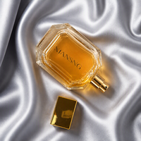 Vente en gros de flacons de parfum en verre transparents personnalisés de luxe, forme polygonale, 30 ml, 50 ml, 100 ml, avec boîte, flacon de parfum en verre de haute qualité