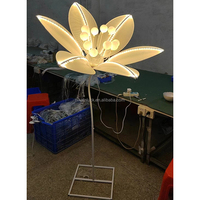 NIKA Led Grande Fleur Fête Géant Route Plomb Lampadaire Blanc Et Chaud Fleur Pour Mariage Retour Drop Allée Décoration