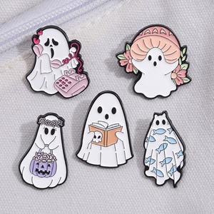 Pin de solapa profesional personalizado de metal, estilo horror, para ropa de moda, sombrero, suave y rígido, para Halloween, con logotipo y temática de cruz, al por mayor - Product Image 3