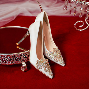 <span class=keywords><strong>Scarpe</strong></span> con tacco alto di lusso da <span class=keywords><strong>donna</strong></span> con Logo personalizzato <span class=keywords><strong>scarpe</strong></span> a punta con tacco a spillo in oro da <span class=keywords><strong>donna</strong></span> con tacco a spillo per <span class=keywords><strong>scarpe</strong></span> da <span class=keywords><strong>sposa</strong></span> - Product Image 5