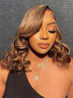 Perruque Bob en Cheveux Humains Remy Blond Miel avec Mèches, Transparente Sans Colle 13x4 5x5 pour Ondulations Naturelles et Frange Rideau Pré-Plumée