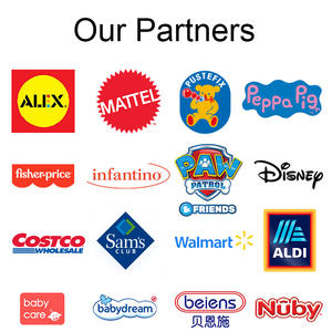 Jouets de bain en plastique PVC durable Canard en caoutchouc noir et tableau de bord ornemental pour bébé avec fonction sonore à presser Jouets de salle de bain promotionnels - Product Image 6