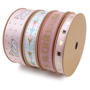 Ruban en satin imprimé avec motif couronne, cygne et flèche, estampé or, écologique, longueur 120 cm, simple face, idéal pour la décoration de cadeaux d'anniversaire pour filles - Product Image 1