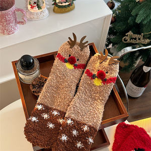 Premium noël pain d'épice homme vert Non-perte corail polaire épais chaud vacances sommeil chaussettes dessin animé peluche maison femmes chaussettes - Product Image 6