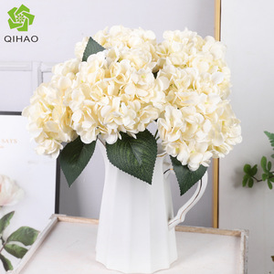Nuevo Ramo de Hortensias Artificiales de 5 Cabezas, Color Rojo, de Seda, 47 cm, Decoración para Bodas y Hogar, Alta Simulación - Product Image 4